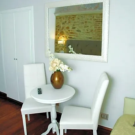 La Loggia E L'orologio B&B 카스틸리오네델라고