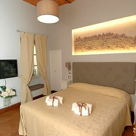 La Loggia E L'orologio Frühstückspension 3*