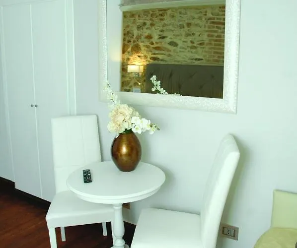 La Loggia E L’orologio Bed & Breakfast 3*